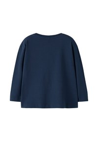 Marineblauwe longsleeve T-shirt, gemaakt van zachte katoen, ontspannen pasvorm, ronde halslijn, met afhangende schouders en zonder zichtbare logo's of patronen.