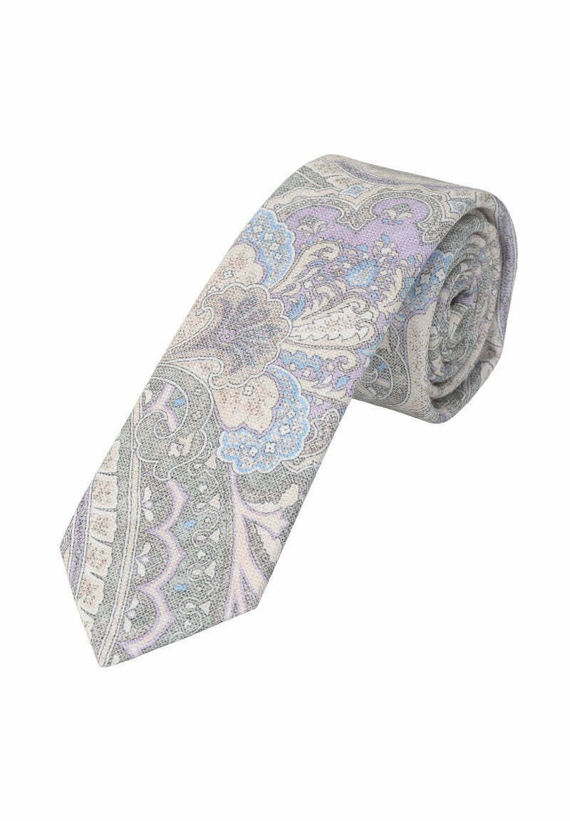 Paisleymuster-Krawatte aus weichem Stoff, mit komplizierten Mustern in hellgrau, lavendel und blauen Farbtönen; gerollte Form hebt das Designdetail hervor.