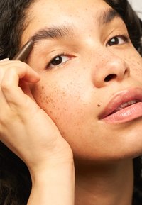 Maybelline New York BROW EXTENSIONS - Øjenbrynsblyant - 6 deep brown