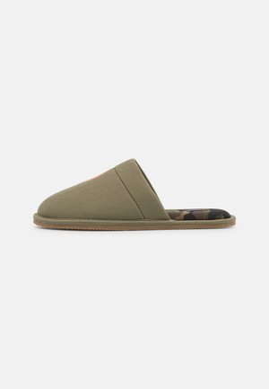 KLARENCE UNISEX - Slippers - olive/orange