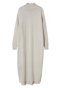 Robe-pull longue beige en maille avec col montant côtelé, manches longues et ourlet légèrement froncé.