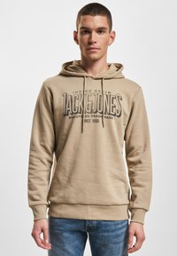 Beige Kapuzenpullover aus Baumwollmischung, mit einem Frontdruck "JACK & JONES", Kängurutasche sowie gerippten Bündchen und Saum.