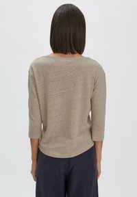 hessnatur RELAXED - Langarmshirt - taupe
