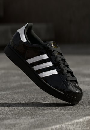 SUPERSTAR II - Trainers - core black/footwear white/gold metallic