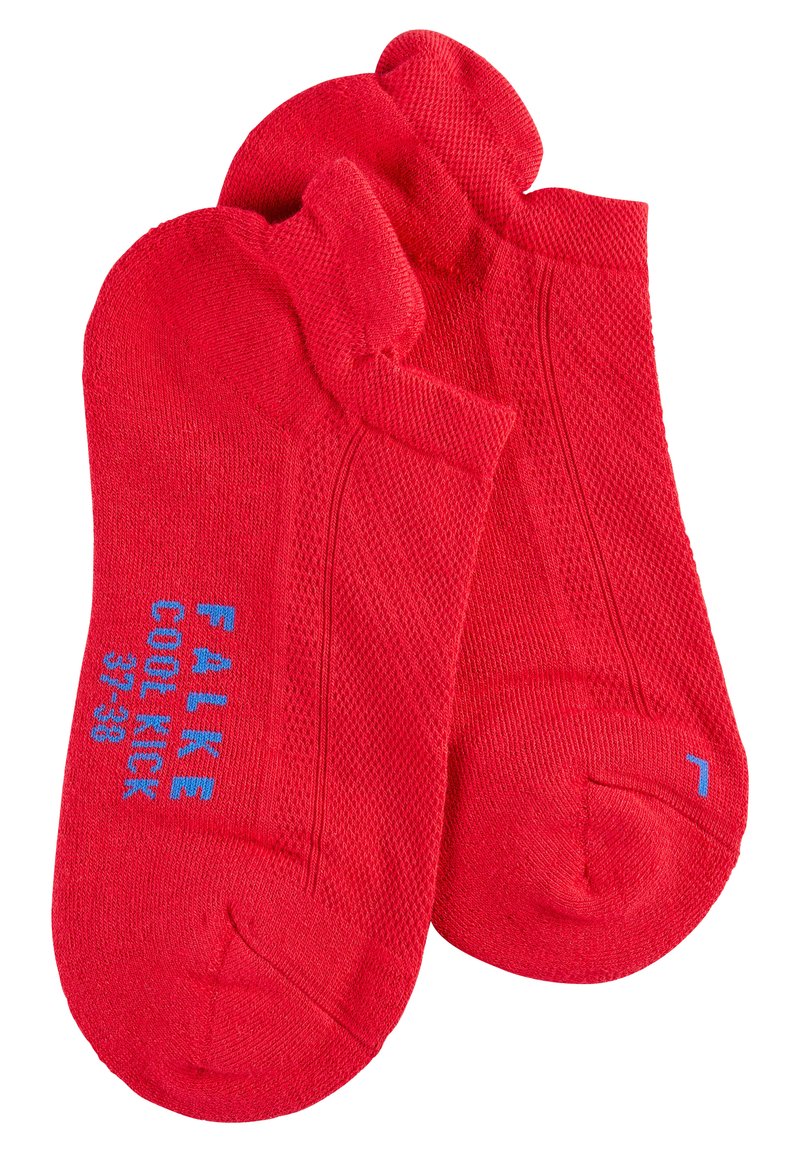 Calzini alla caviglia rossi con tessuto testurizzato, con scritte blu che riportano "FALKE COOL KICK 37-39". Design invisibile con tallone rinforzato.