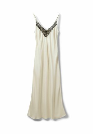 Vestido largo de satén marfil con tirantes finos y detalle de encaje negro a lo largo del escote en V.