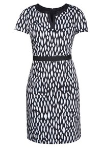 Robe noire à manches courtes, décolleté en V et taille cintrée. Le tissu présente un motif de diamants blancs avec une ceinture noire unie.