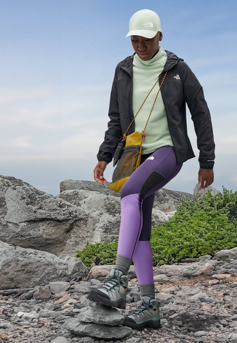 Botas Mujer Montaña Goretex Salomon QUEST ROVE Botas Trekking - Main Image