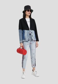 Desigual SLIM HYBRID BIMATERIAL - Bleiseri - black