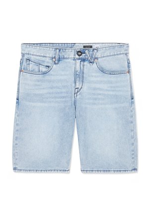 Lyseblå denimshorts med frontknap og lynlås, bæltestropper samt for- og møntlomme, vist mod en hvid baggrund.