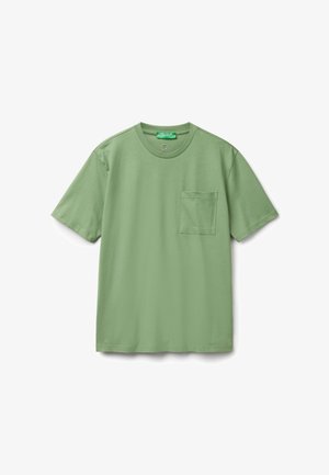 Camiseta de manga corta y cuello redondo en algodón de color verde claro, con un bolsillo en el pecho y un diseño liso sin estampados ni gráficos.