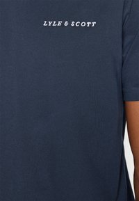 Lyle & Scott Základné tričko - dark navy