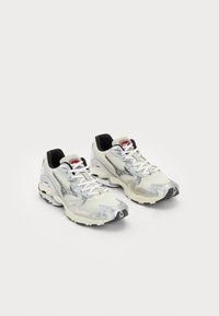 WAVE RIDER 10 UNISEX - Sneaker low - snow white/black sand/rythmic red
