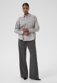 Kaffe Blus - grey white stripe