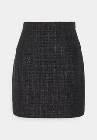 Jupe mini noire en tissu texturé avec un motif à carreaux subtil et des accents métalliques. Ceinture lisse et coupe droite.