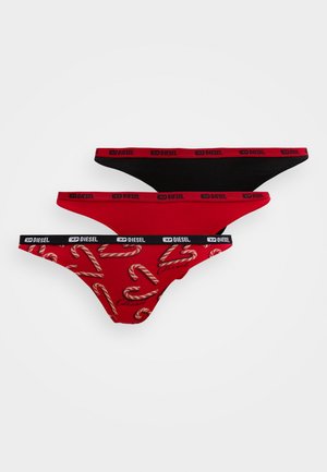 Três pares de cuecas femininas: um vermelho com padrão de bengala doce, um vermelho sólido e um preto sólido, cada um com cós preto com a palavra "Diesel".