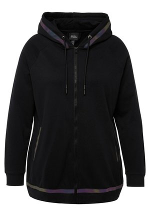 Hoodie noir avec une fermeture éclair à l'avant, une capuche à cordons et des rayures multicolores le long des épaules et du bas. Texture de tissu douce.