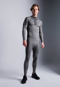 Pier One Sport THERMAL SEAMLESS SPORTS SET - TOP & LEGGINGS - Long sleeved top - dark grey