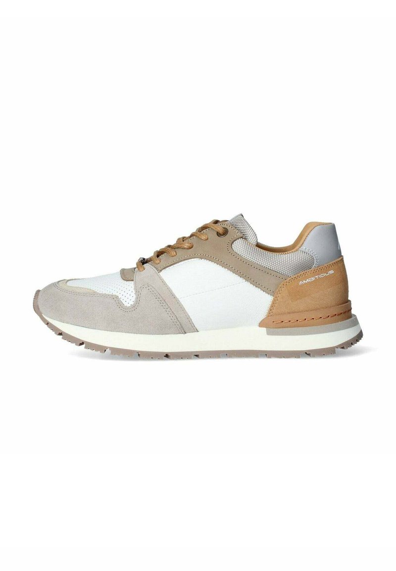 Sneakers caratterizzati da una combinazione di materiali in suede bianco, beige chiaro e tan, oltre a mesh. Punta tonda, chiusura con lacci e suola in gomma texture.