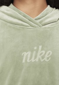 Nike Sportswear NSW PO COZY - Luvtröja - oil green