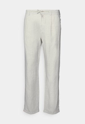 Pantalones de lino gris claro con cintura ajustable de cordón, trabillas para cinturón, bolsillos laterales y diseño de pierna recta.