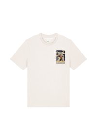 T-shirt beige à manches courtes en coton. Présente un imprimé graphique coloré de la carte de tarot "L'Empereur" sur la partie gauche de la poitrine.