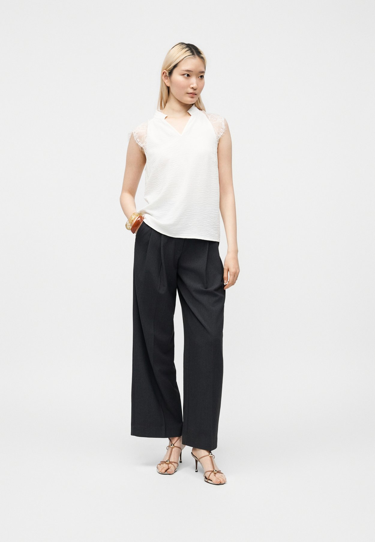 ONLPLOY METTE V NECK