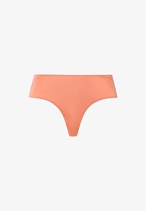 Tanga de mujer de color coral con tejido suave y detalles sutiles de encaje en los laterales superiores.