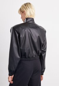 adidas Originals Mākslīgās ādas jaka - black