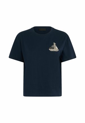 T-shirt en coton bleu marine avec un design de bateau et des accents décoratifs, col rond. Manches courtes et coupe décontractée.