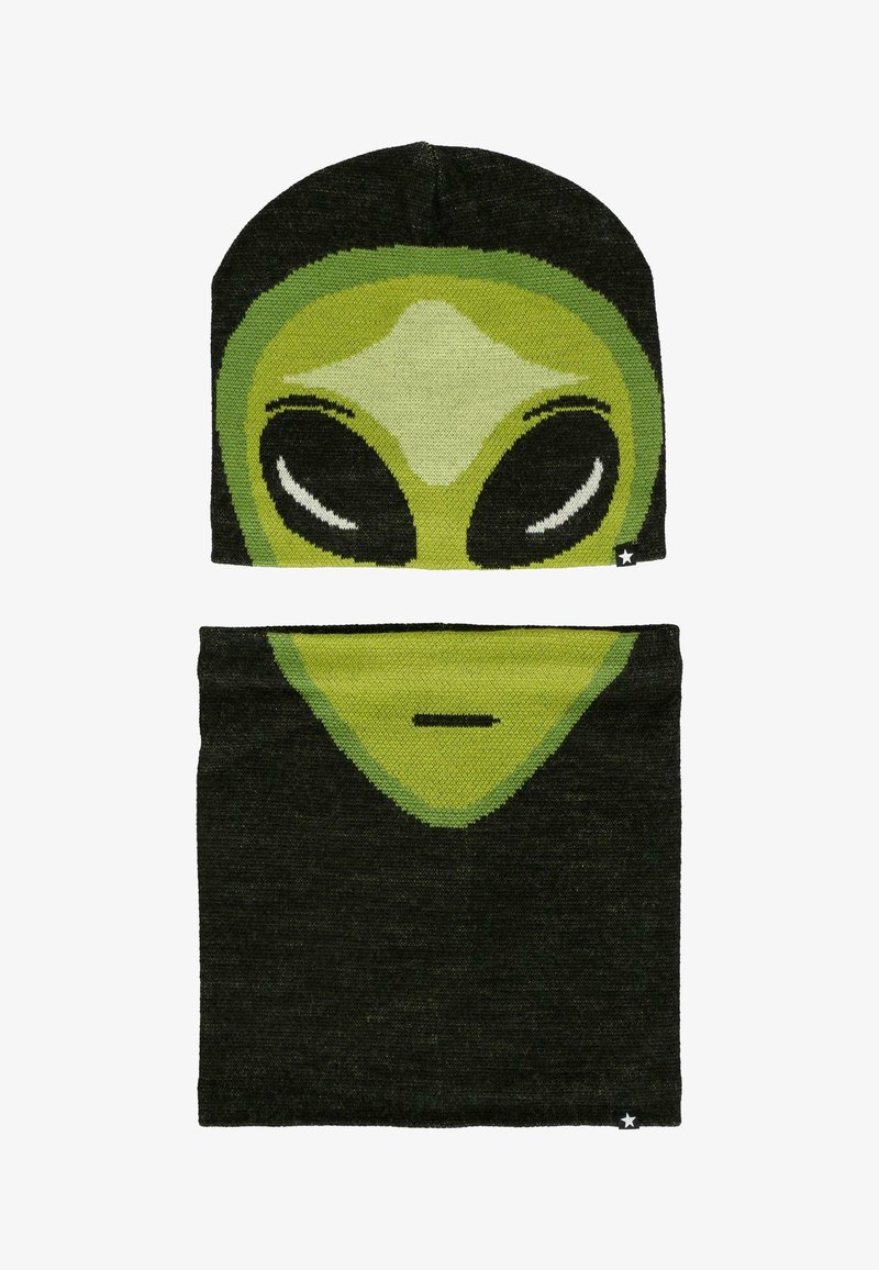 Set di berretto a maglia e gaiter per il collo con una grafica di alieno verde su sfondo nero. Il materiale è in tessuto morbido con una texture liscia.