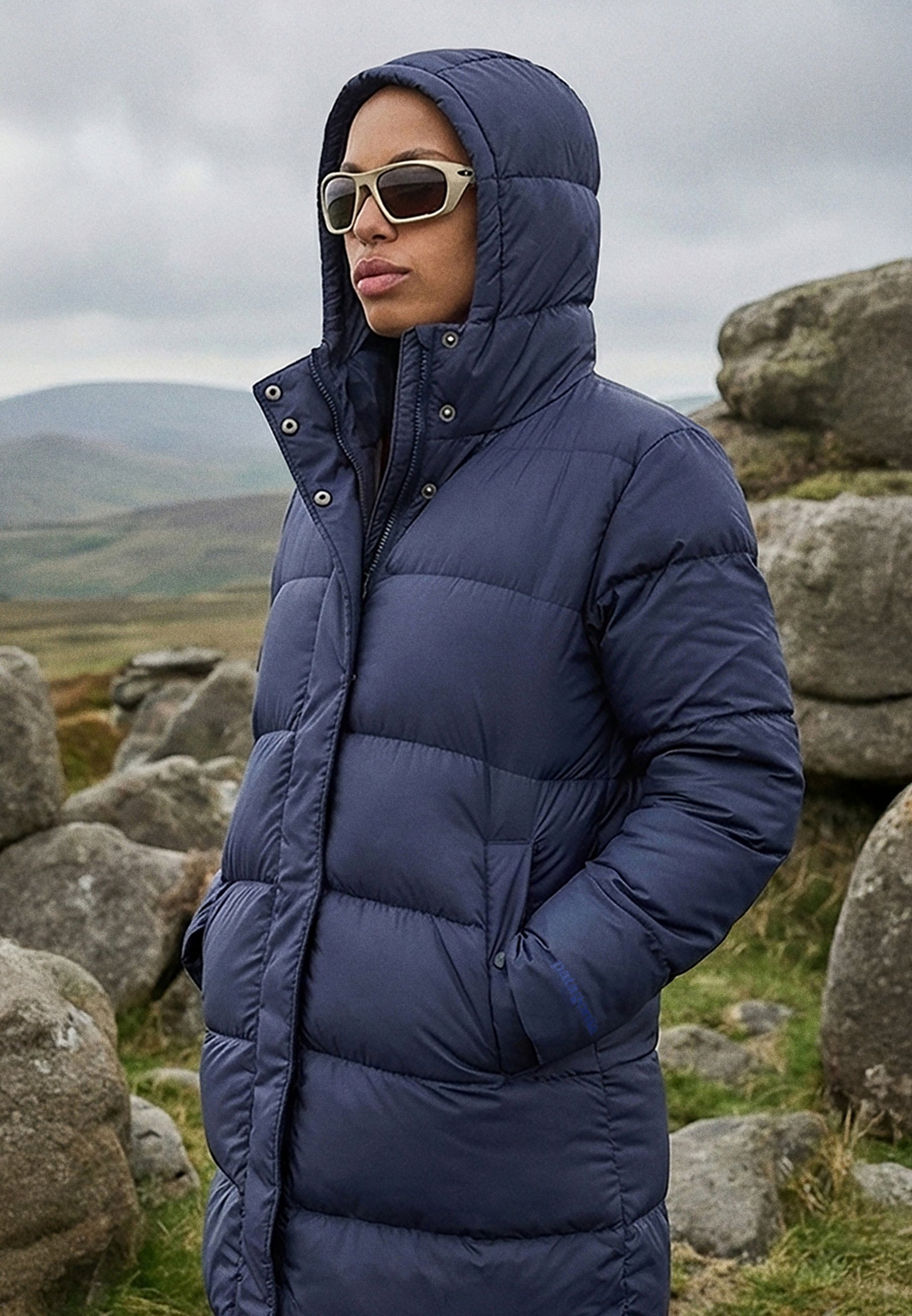Patagonia SILENT LONG PARKA - Down coat - sunken blue/blue