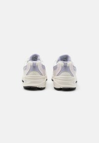 New Balance 530 - Baskets basses - beige/white/rose