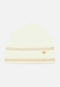 Cappello di lana leggera giallo chiaro con strisce orizzontali dorate e un piccolo logo dorato. Texture morbida, forma arrotondata e design a coste.