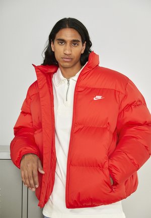 Nike Sportswear CLUB PUFFER - Chaqueta de invierno - university red/white