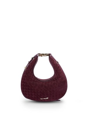 Dunkelviolette geflochtene Lederhandtasche mit goldfarbenen Beschlägen und kleinem Markenlogo vorne, in abgerundeter Halbmondform.