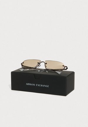 Pořadí 14: Armani Exchange - Sluneční brýle