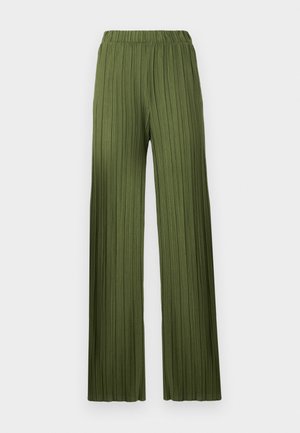 Pantalons large plissés verts avec une taille élastique. Le tissu texturé présente des rayures verticales pour une apparence fluide.