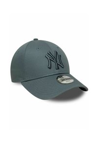Graue Baseballmütze mit runder Krone und geradem Schirm. Verfügt über ein dunkles gesticktes Logo auf der Vorderseite und einen Größenaufkleber auf dem Schirm.