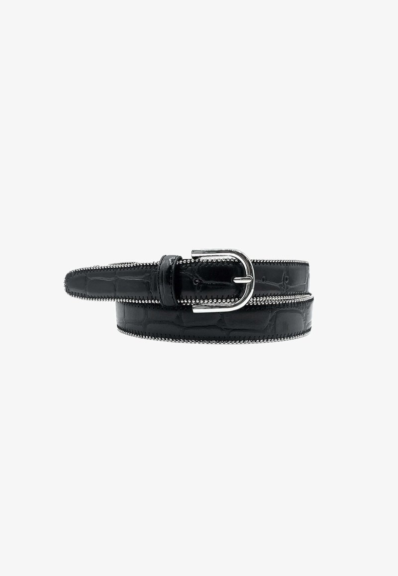 Ceinture en cuir noir avec un motif crocodile, boucle en argent et coutures détaillées le long des bords. Design élégant avec une texture lisse.