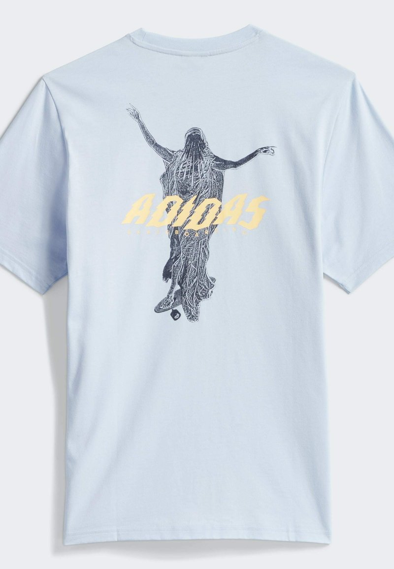 Hellblaues Baumwoll-T-Shirt mit einem schwarzen Motiv einer Figur mit ausgestreckten Armen und dem gelben Schriftzug "ADIDAS SKATEBOARDING".