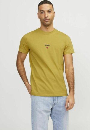 Olivegrünes Baumwoll-T-Shirt mit Rundhalsausschnitt, kurzen Ärmeln und einem kleinen, bedruckten Logo "R.D.D." über einem roten Punkt auf der Brust.