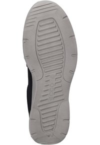 Scarpa nera con suola in gomma testurizzata caratterizzata da scanalature profonde per una migliore trazione. Design leggero con pannello laterale liscio e flessibile.