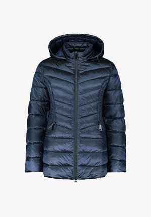 Veste matelassée isolante bleu marine avec capuche, présentant un design à chevrons, des poches latérales zippées et une fermeture éclair à l'avant.