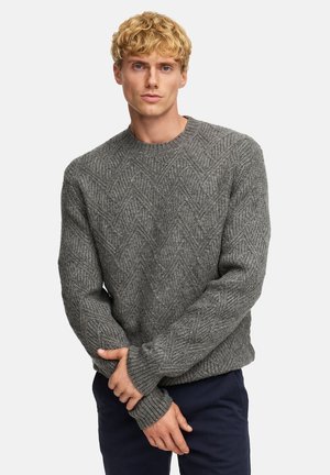 Grau gestrickter Pullover mit Fischgrätmuster, Rundhalsausschnitt und gerippten Bündchen. Hergestellt aus strukturiertem Wollmischmaterial.