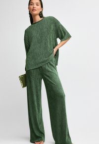 Next PLISSE - REGULAR FIT - Blůza - olive green
