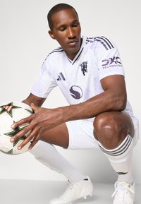 adidas Performance MANCHESTER UNITED AWAY AUTHENTIC - Futballmez - white