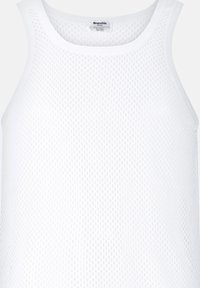 Hvid mesh tanktop med en rund halsudskæring. Den har et struktureret, åndbart design og indsyede kanter for holdbarhed.