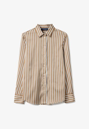 Camisa de manga larga con botones, con rayas verticales en beige, blanco y negro, y cuello puntiagudo, extendida sobre un fondo blanco.