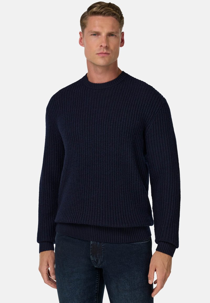 Maglione lavorato a maglia blu navy con texture a costine, scollatura tonda e maniche lunghe; presenta una vestibilità rilassata e polsini e orlo elasticizzati.
